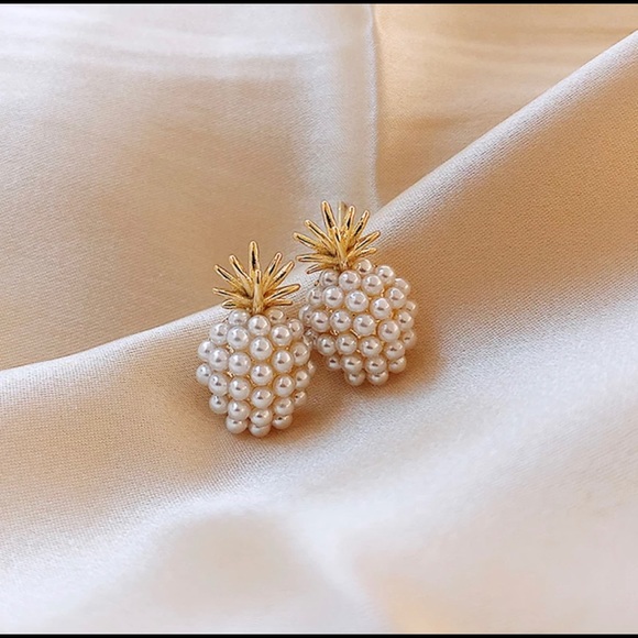 New French Retro Pineapple Pearl Earrings - Picture 5 of 7